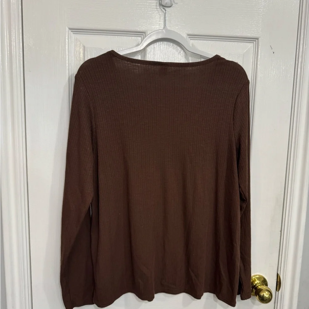 Old Navy Brown Ribbed V-Neck Long Sleeve Tee - Picture 2 of 3